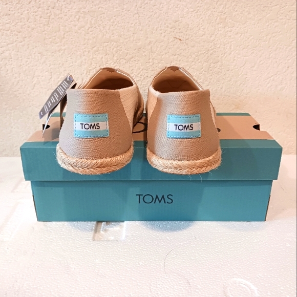 Toms - Picture 3 of 3